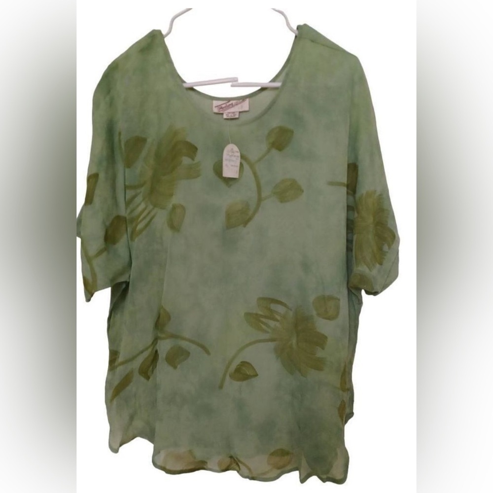 Beautiful blouse! Previously loved!​​​